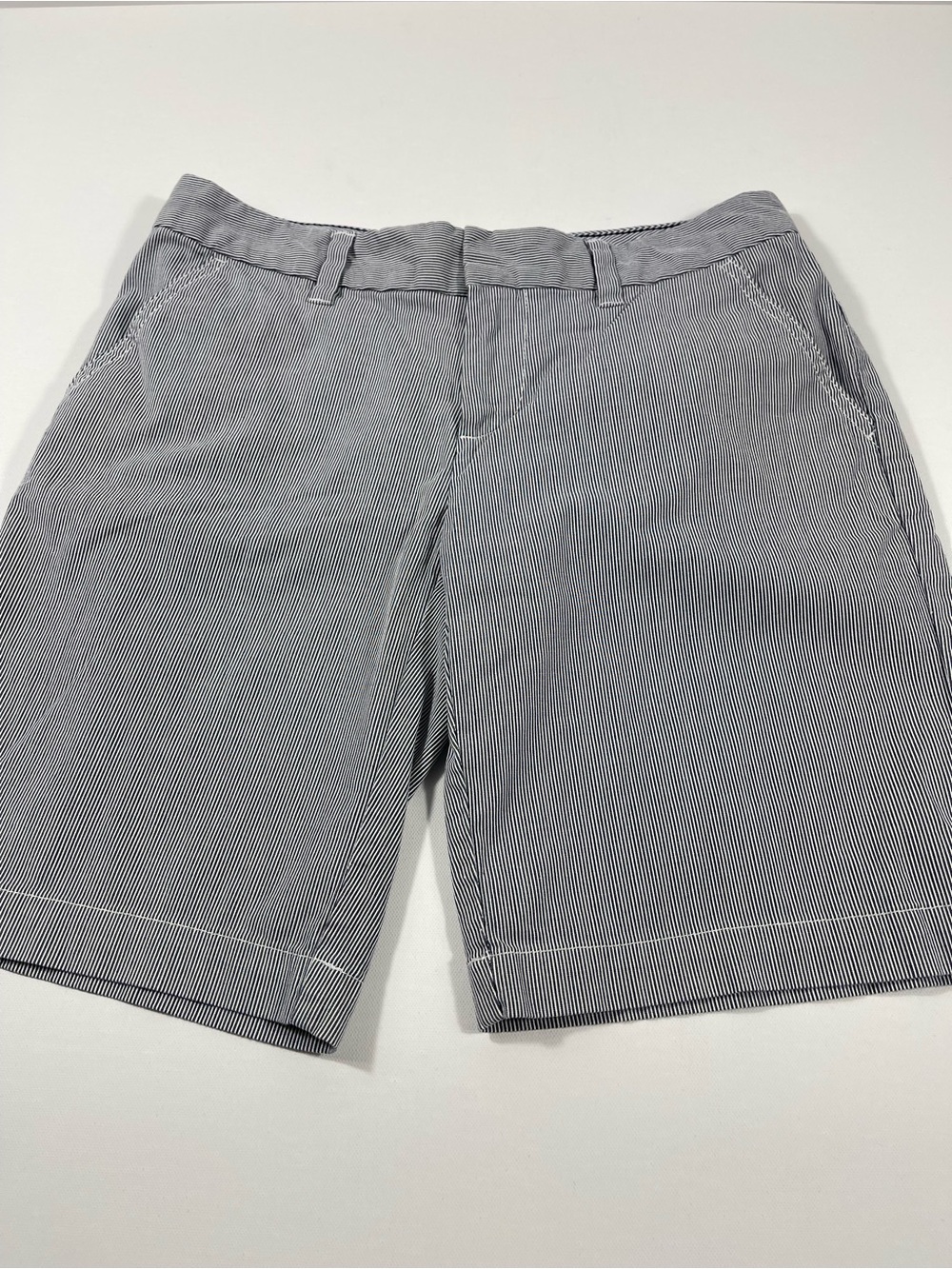 Women’s Tommy Hilfiger Shorts Bermuda Size 2 Blue and White Striped SKU#0198